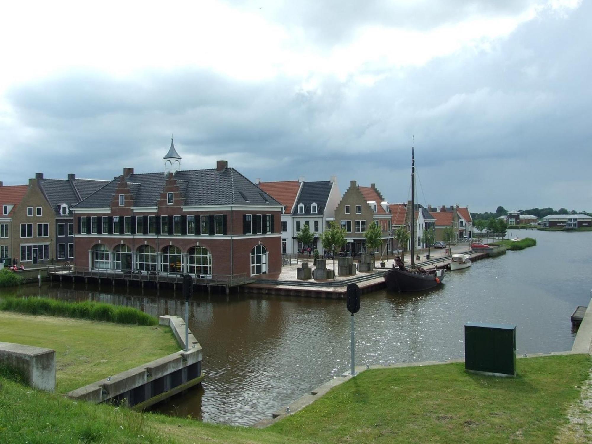 Grachthaus 6Pers House With A Private Terrace And Garden By The Lauwersmeer Villa Anjum Exterior photo